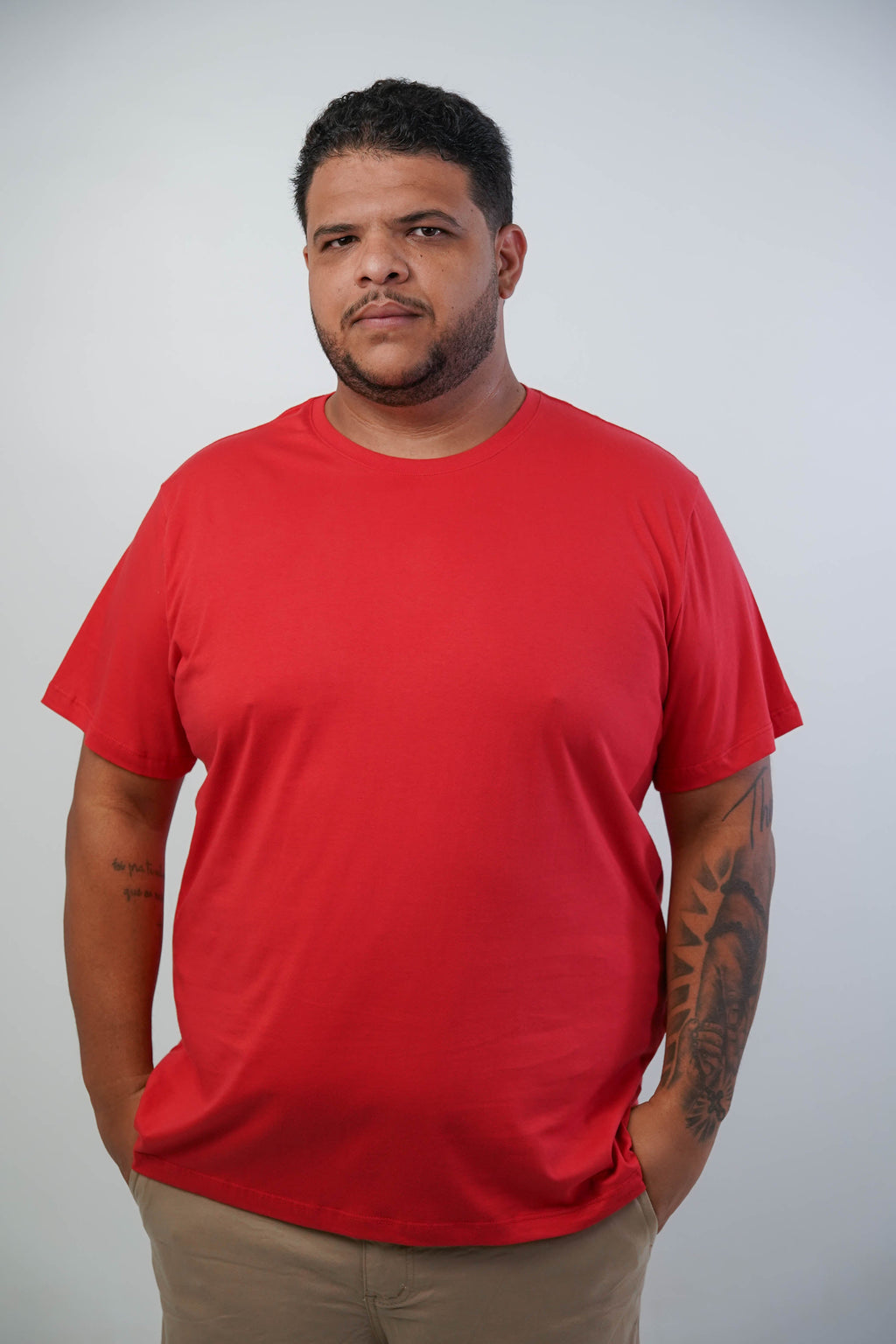 CAMISETA BÁSICA GOLA REDONDA LISA PLUS